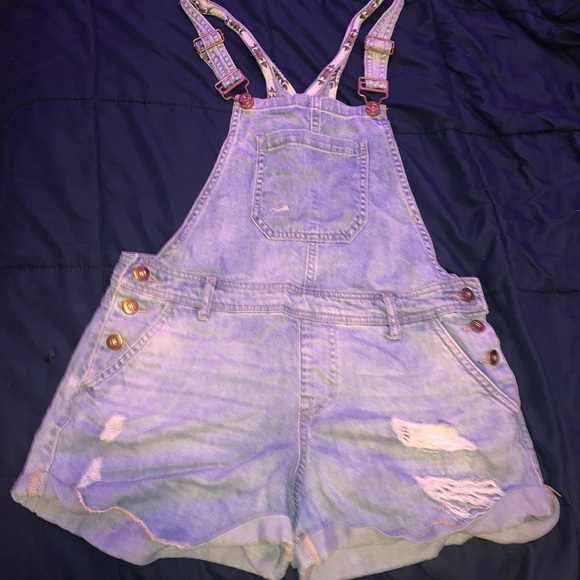 Ripped jeaned short overalls - Picture 2 of 4